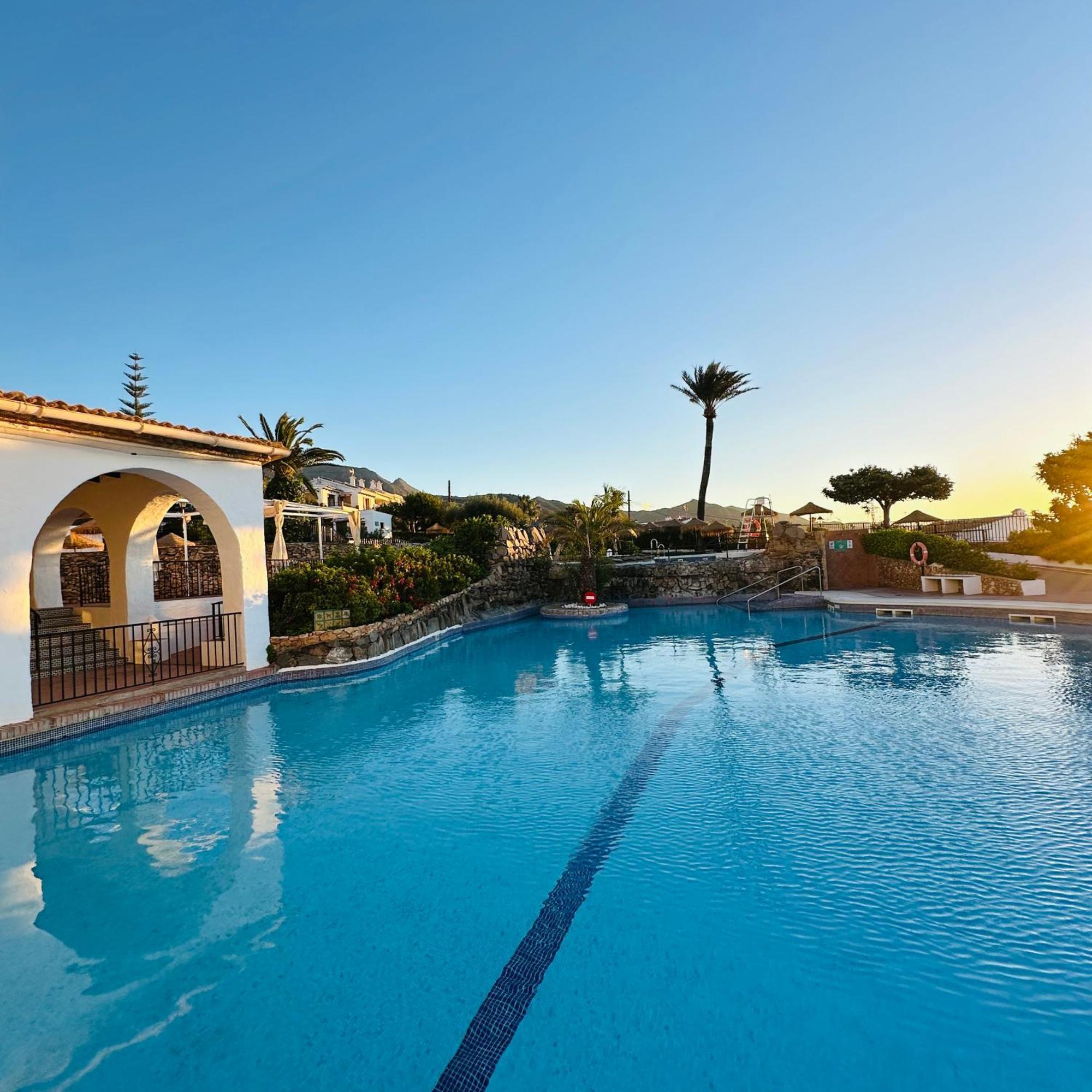 Right By The Pool Area In Capistrano Village! Nerja Dış mekan fotoğraf